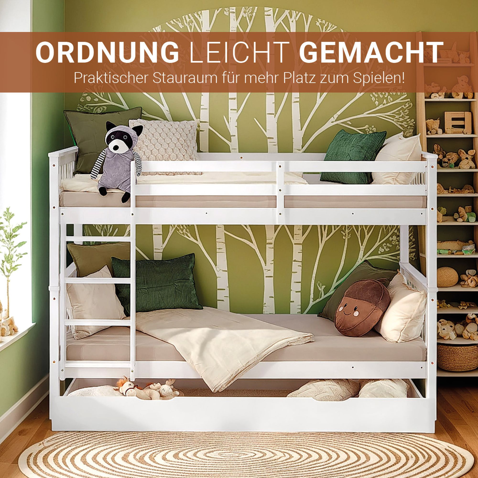 Das Bild zeigt ein weißes Kinderhochbett in einem bunten grünem Kinderzimmer.