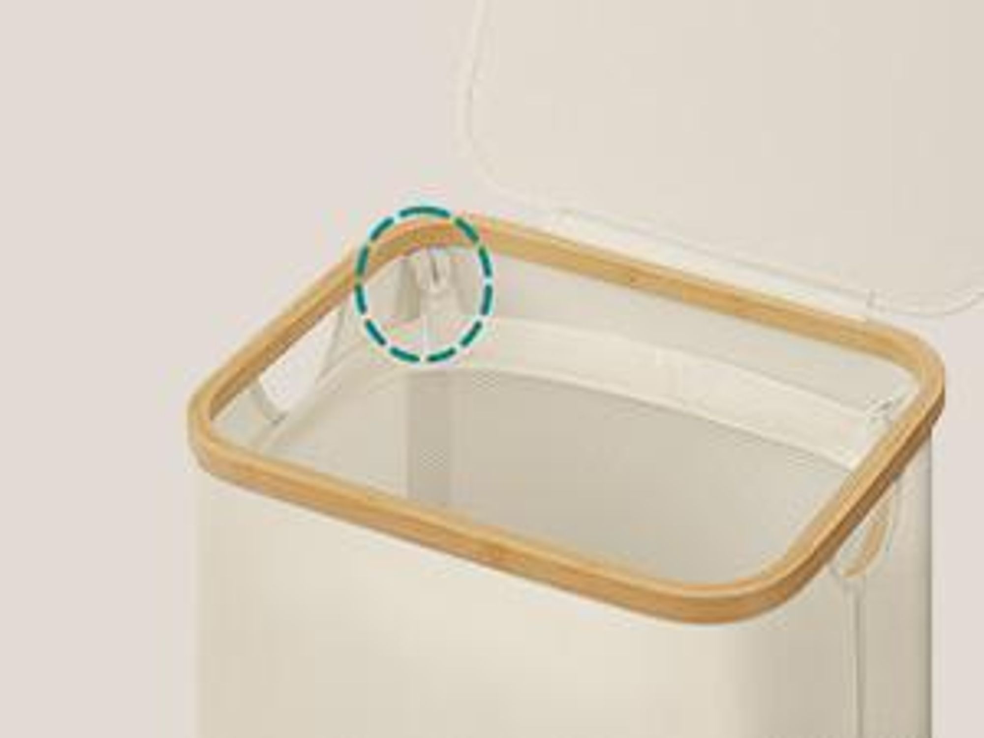 4. Den Sack mit den Klettverschlüssen fixieren