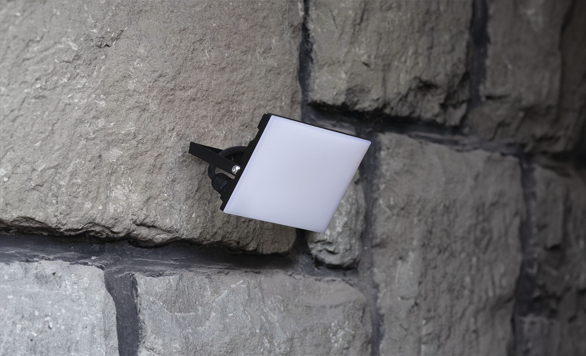 EMOS - LED-Strahler Tambo - ultradünnes Aluminium Flutlicht - wasserdicht - neutralweiß (4000 K) - 3000 lm - 30 W - für Außen - schwarz, ZS2532