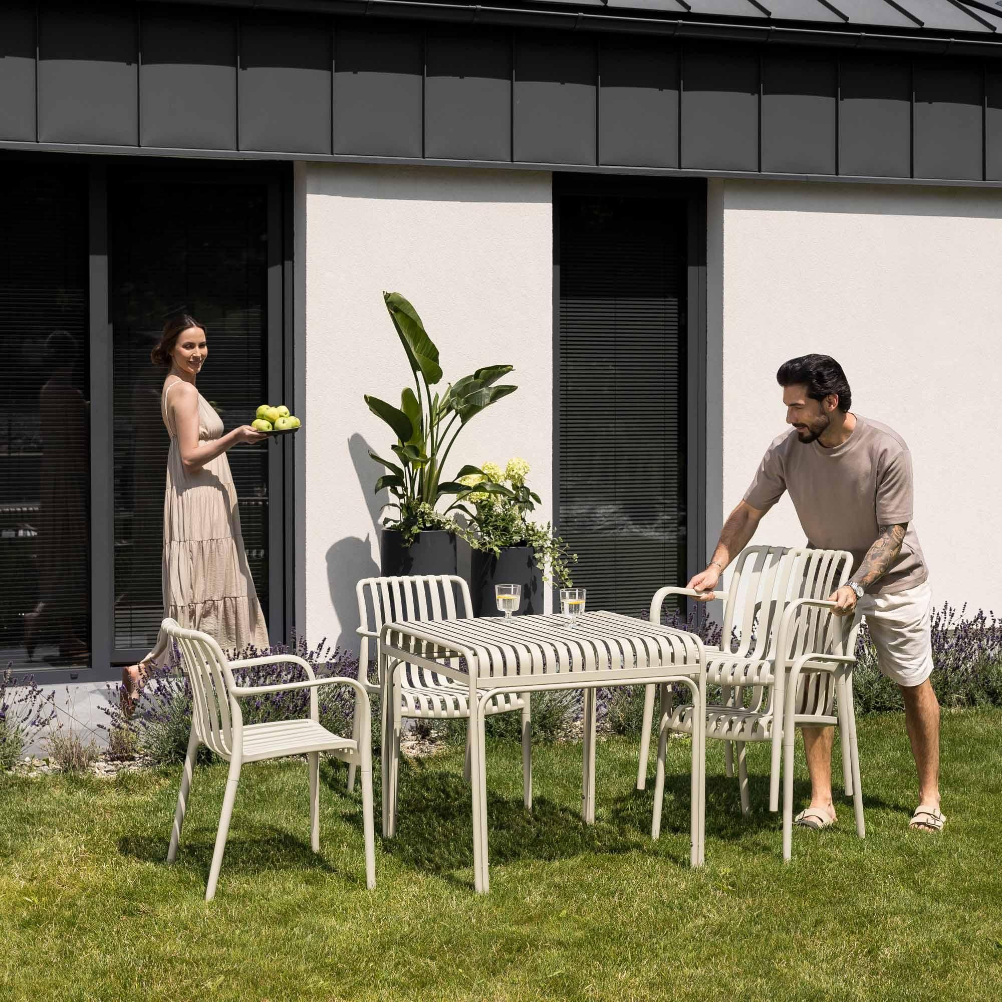 di volio Gartentisch LIWIO - Outdoor Tisch 80x80 cm, wetterfester Balkontisch aus Metall (Beige)